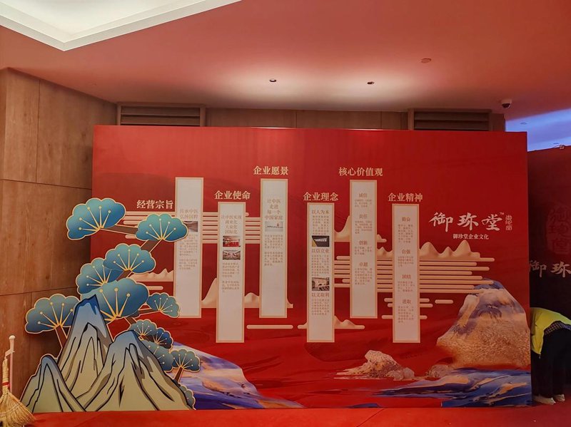 户外广告：城市流动的风景线